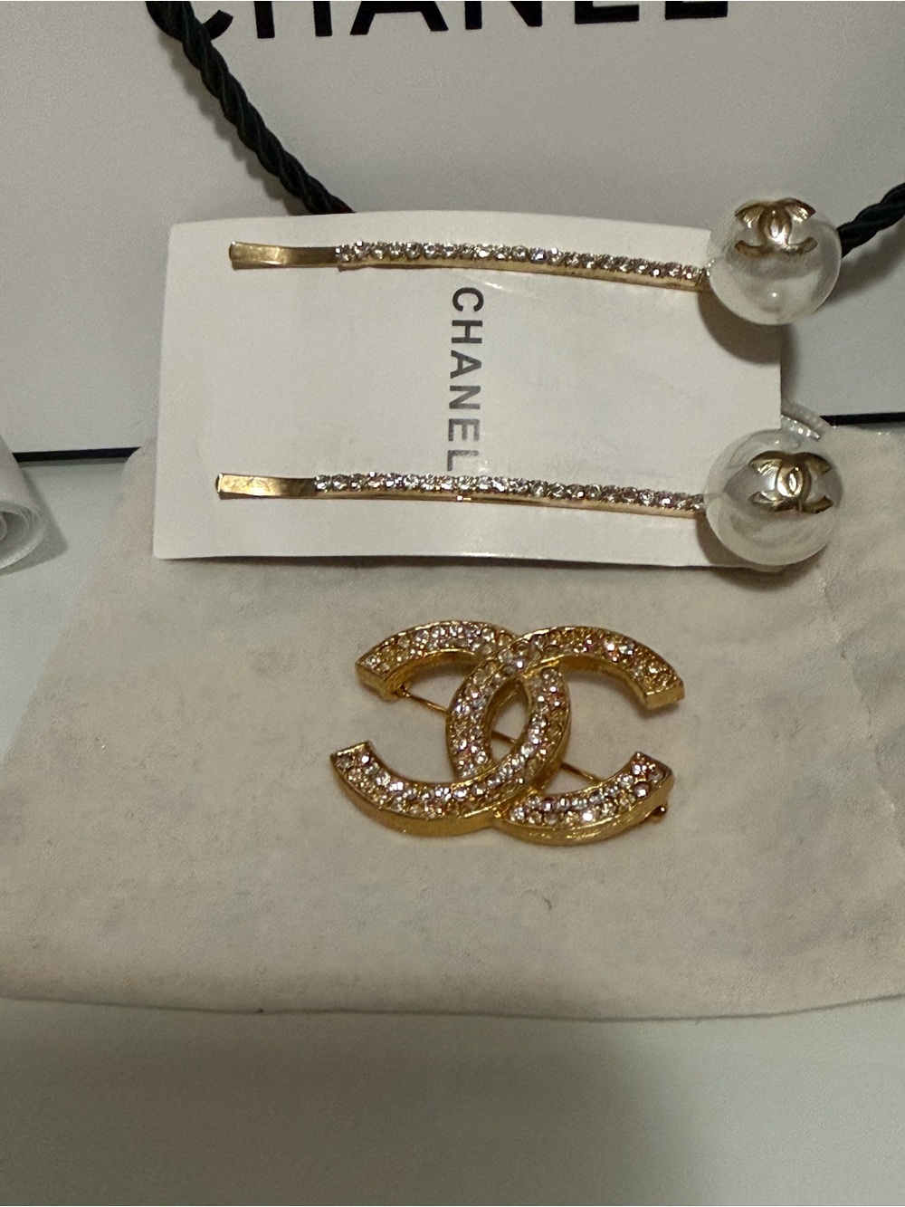 Authentic CHANEL CC gold plated Brooch with free Faux Pearl Hair Pins and COA💛 - Picture 8 of 12